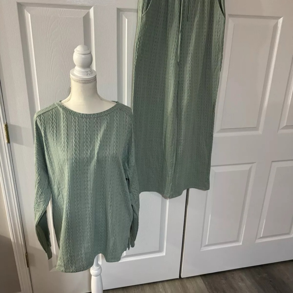 Dokotoo Women's  Lounge Two Piece Comfy set Size L nwt